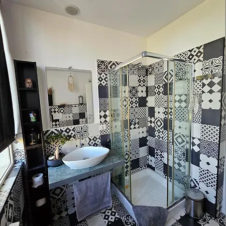 Wanderlust Guest house 3*